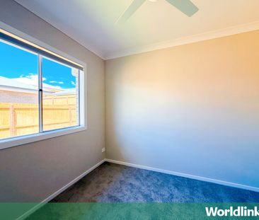 Modern & Spacious Family Home with Large Backyard & Ducted aircon - Photo 3
