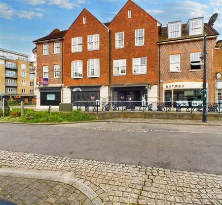 High street, crawley - Photo 3
