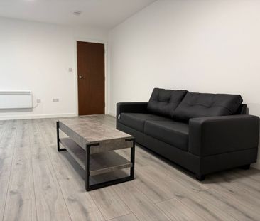 1 Bed Flat, Hanworth Road, TW3 - Photo 1