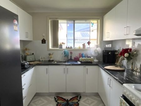 Spacious Single-Level Family Home in a Quiet Location - Photo 3