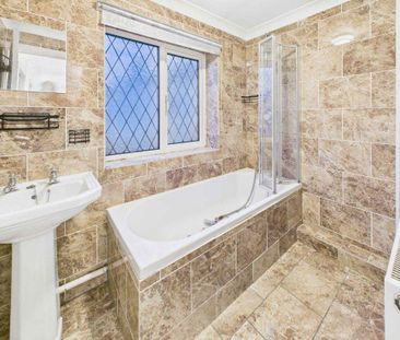 3 bedroom detached house to rent - Photo 2