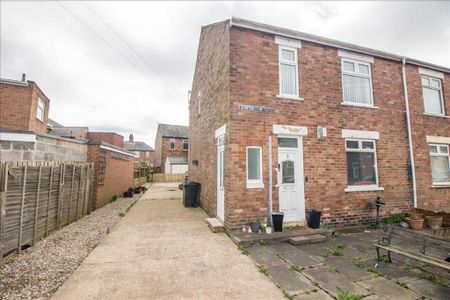 3 bedroom flat to rent - Photo 4