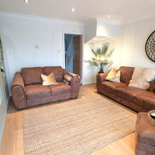 Rosebury Drive, Woking - 2 bedrooms Property for lettings - Seymours - Photo 1