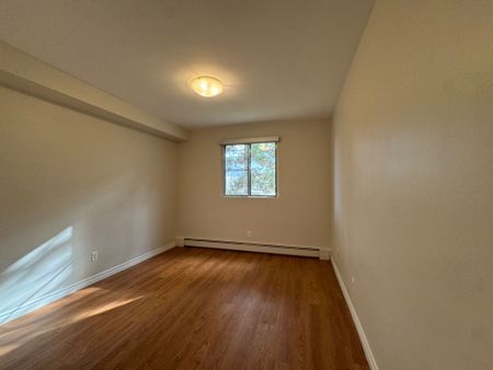 For Lease - 5611 Valley Way Unit# 319, Niagara Falls, Ontario - Photo 3