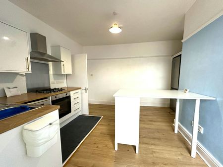 Maisonette to rent on - Photo 4