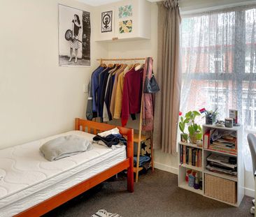 Apartment Living in Aro Valley - Photo 3