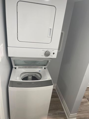 For Lease - 24 Stoneridge Court, Hamilton, Ontario - Photo 2