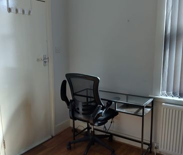Room in a Shared House, Whitton Road, TW3 - Photo 5