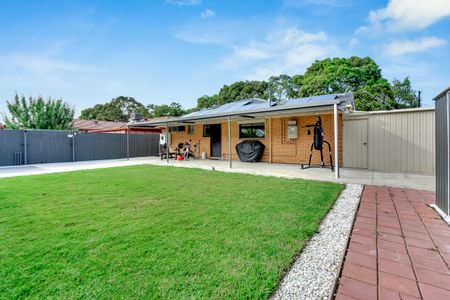 15 Walnut Avenue, Parafield Gardens SA 5107 - House For Rent - $650 | Domain - Photo 5