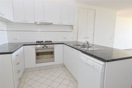 165/99 Whiteman Street - Photo 2