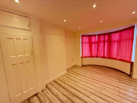 3 bedroom semi-detached house to rent - Photo 4