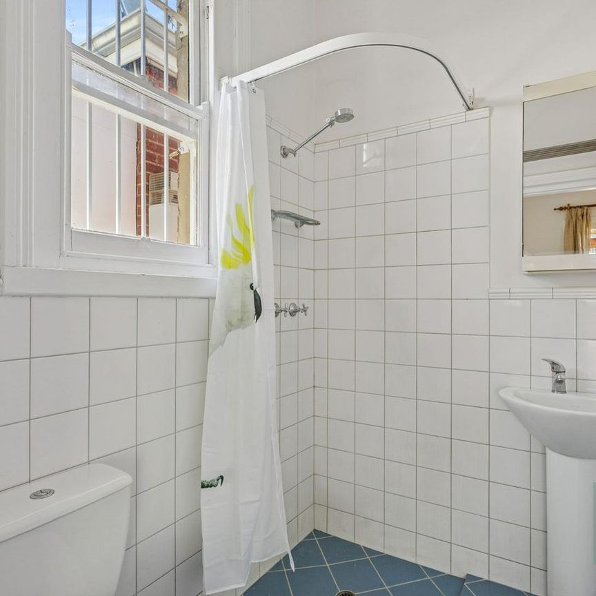 Charming Claremont Cottage - Photo 1