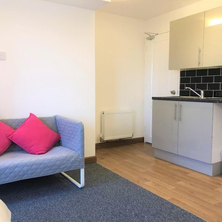 Studio to rent - Photo 1