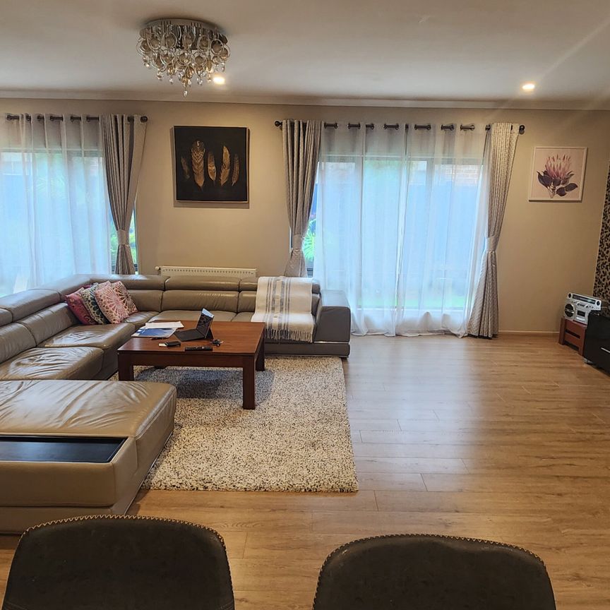 Point Cook - Photo 1