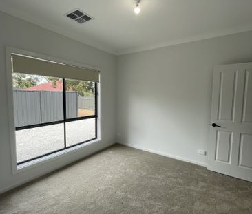 Spacious 3-Bedroom Family Home in the Heart of Tea Tree Gully! - Photo 5