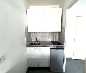 Appartement 1 pièces 22m2 MARSEILLE 6EME 620 euros - Photo 3