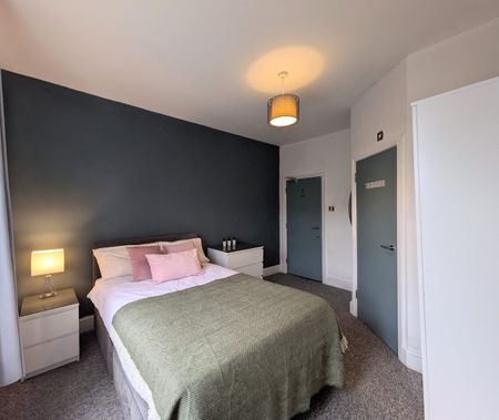 Double En-suite Room- Gloucester Road North - Photo 3