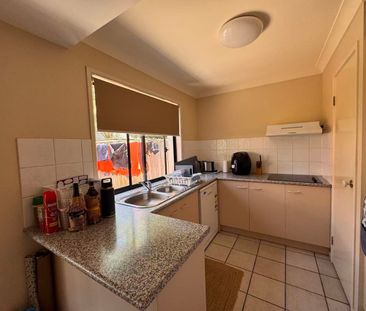 Modern Townhouse for Rent in Resort-Style Gated Complex, Wynnum West - Photo 5