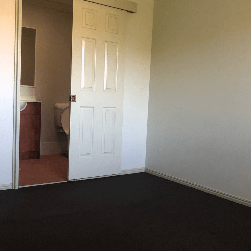 Unit to lease - Photo 1