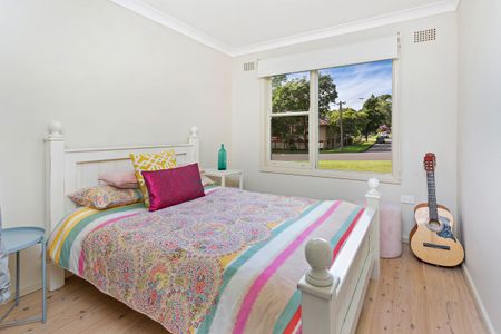 3 BEDROOM HOME IN CENTRAL LOCATION - Photo 3