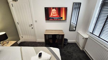 4 bedroom terraced house to rent - Photo 2