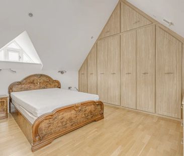 5 bedroom house in Brentford - Photo 3