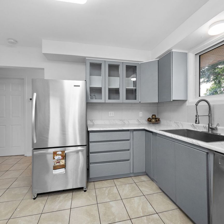 For Lease - 152 Taunton Road, Oshawa, Ontario - Photo 1