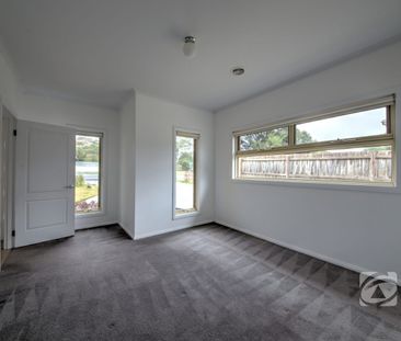 TOWNHOUSE LIVING IN A GREAT LOCATION - Photo 3