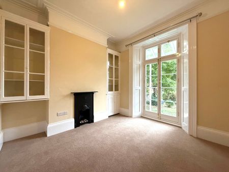 2 bed ground floor flat to rent in New North Road, Exeter - Photo 2