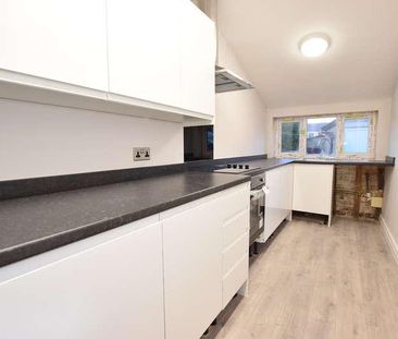 Waltham Avenue, Blackpool, FY4 - Photo 4