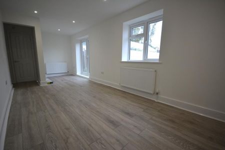 2 bedroom end of terrace house to rent - Photo 5