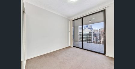SPACIOUS 3 BEDROOM APARTMENT - Photo 2