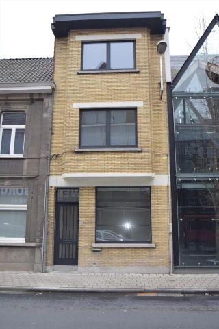 Ruime woning nabij Sint-Amandsplein, vlot bereikbaar - Photo 2