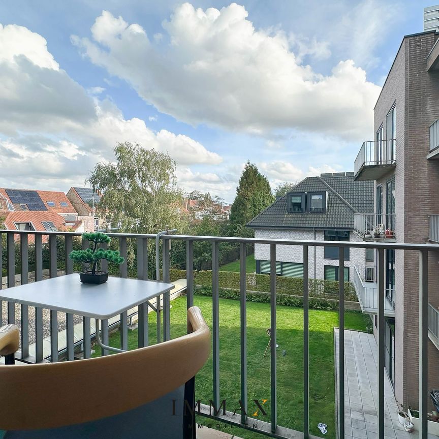 Appartement met 2 slaapkamers en parking op centrale ligging - Photo 1