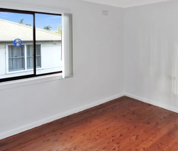 DELIGHTFUL PRESENTED HOME - Photo 4