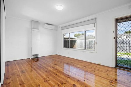 SPACIOUS | TWO BEDROOM | QUIET BLOCK - Photo 4