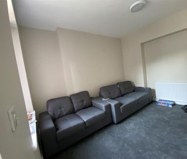 5 bedroom private hall to rent - Photo 1