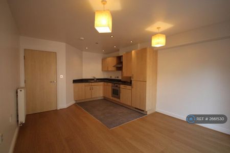 2 bedroom flat to rent - Photo 3