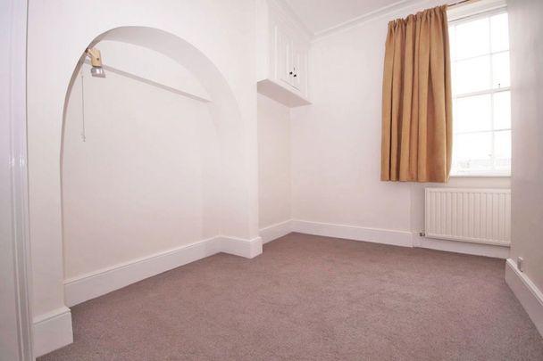 A 2 Bedroom Flat in Lansdown Terrace GL50 2JT - Photo 1