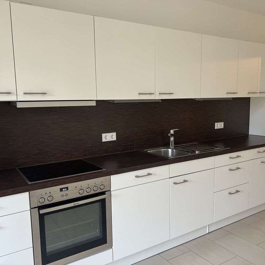 Über den Dächern von Frankfurt: Penthouse mit EBK & weitläufiger Süd-West-Dachterrasse - Photo 1