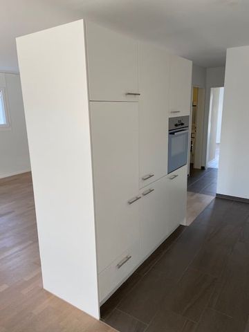 helle, moderne Wohnung mit grossem Balkon - Photo 3