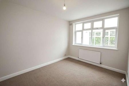 Arundel Road, Harold Wood, Romford, Essex, RM3 - Photo 2