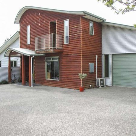 Stylish, Modern Home with Indoor-Outdoor Flow - Photo 3