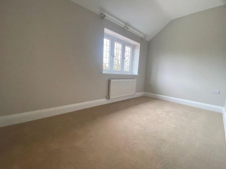 2 bedroom end of terrace house to rent - Photo 2