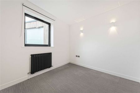 Three bedroom property in an exclusive gated development of five contemporary houses. - Photo 5