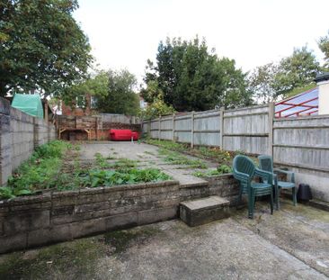 4 bedroom semi-detached house to rent - Photo 6