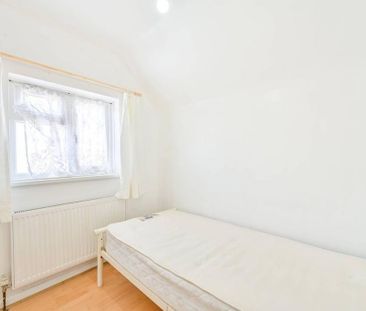 3 bedroom flat to rent - Photo 3