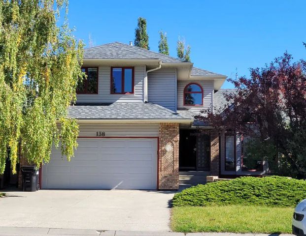 Edgemont Two Story Single House with Fully Finished Walkout Basement — 6 Bedrooms House - Photo 1