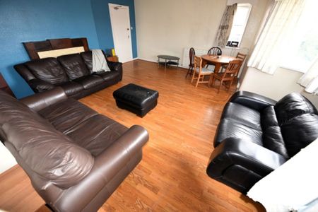6 bedroom Flat in Bankfield Road, Leeds - Photo 4
