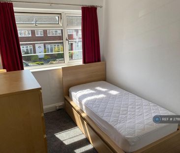 2 bedroom flat to rent - Photo 2